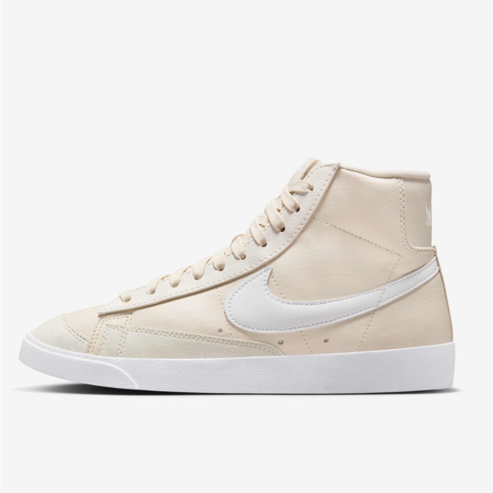 NIKE Blazer Mid 77- Cream/White